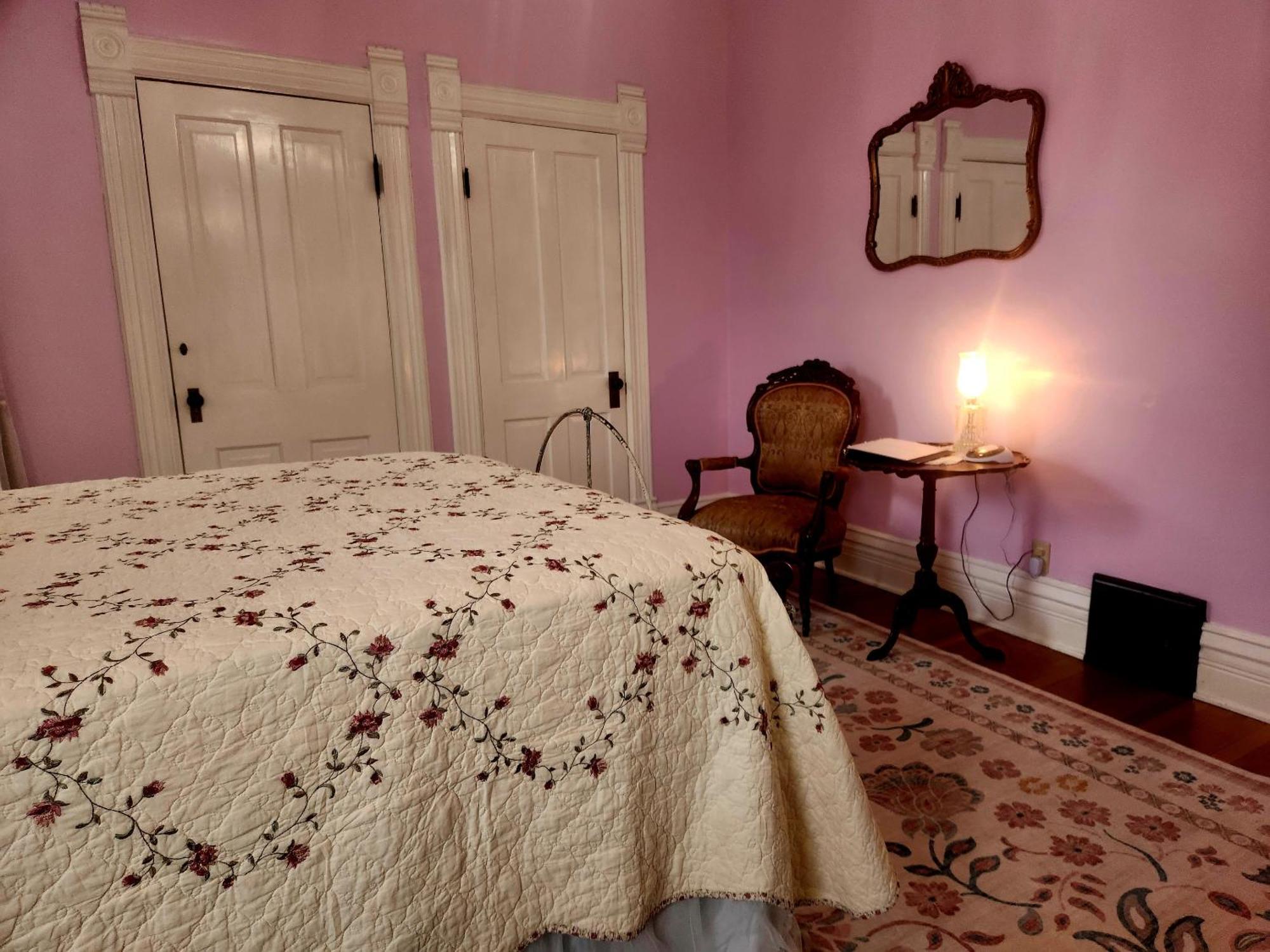 Downen House Bed & Breakfast Пуэбло Номер фото